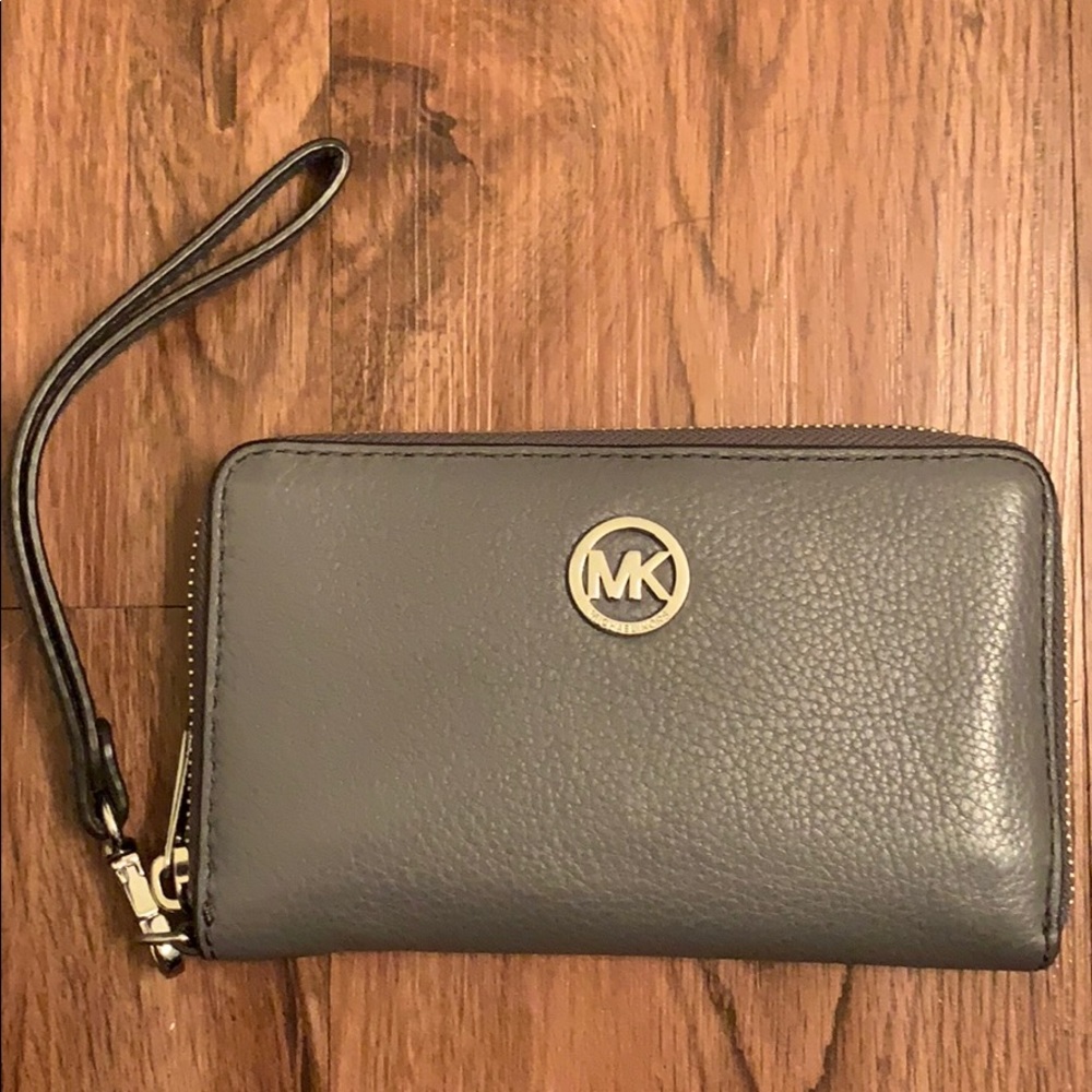 Micheal Kors Wristlet/Wallet